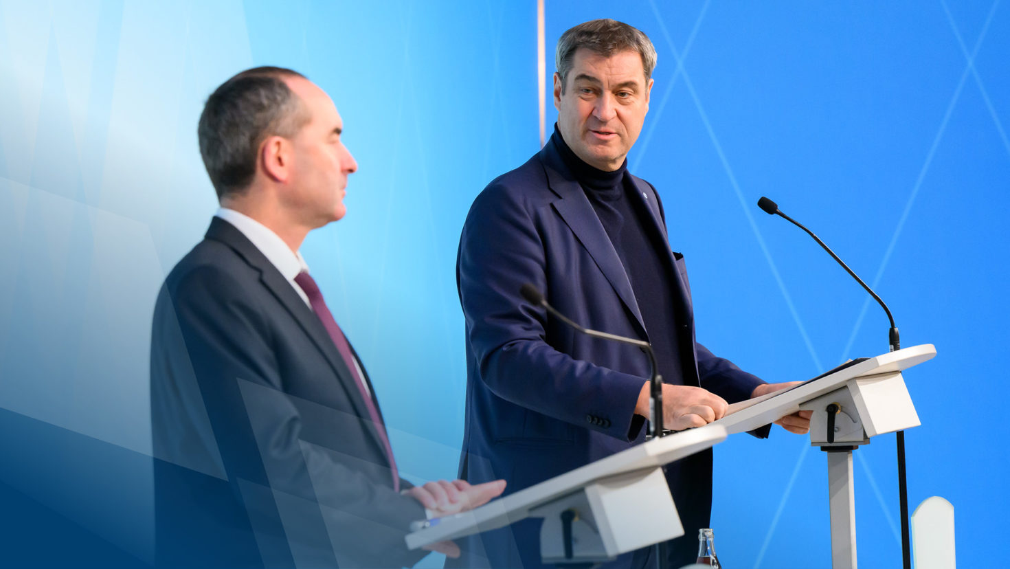 Pressekonferenz mit Wirtschaftsminister Hubert Aiwanger, MdL (links), und Ministerpräsident Dr. Markus Söder, MdL (rechts).