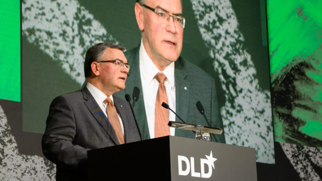 Bei der Eröffnung der „DLD Munich 23: Beyond NOW“ Konferenz in München hält Staatsminister Dr. Florian Herrmann, MdL, eine Rede.