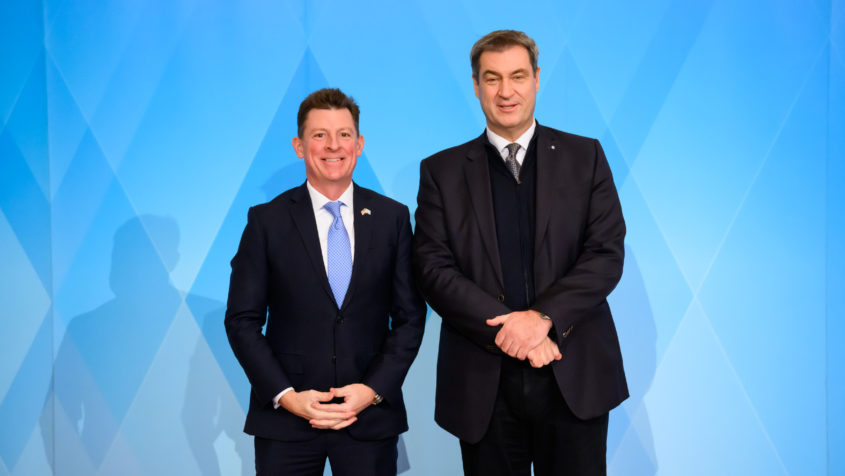 US-Generalkonsul Timothy Liston (links) und Ministerpräsident ...