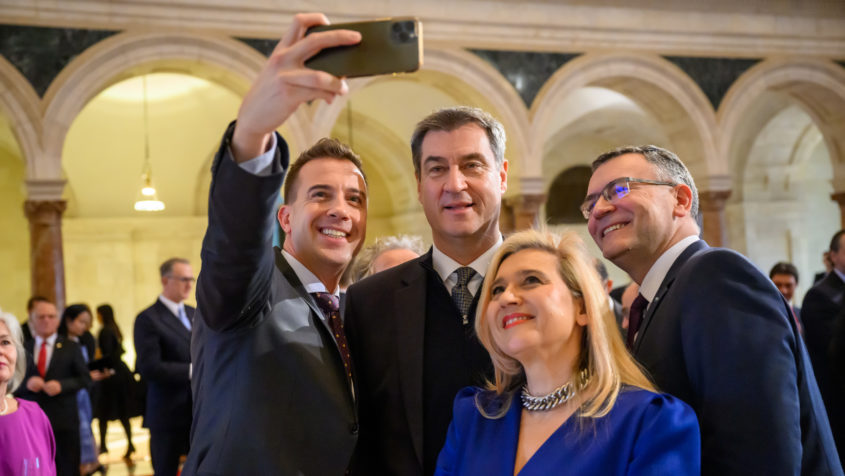 Der Doyen des Konsularischen Korps im Freistaat Bayern und Generalkonsul von Ungarn, Gábor Tordai-Lejkó, Ministerpräsident Dr. Markus Söder, MdL, Staatsministerin Melanie Huml, MdL, und Staatsminister Dr. Florian Herrmann, MdL (v.l.n.r.).