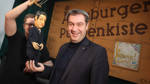 75. Geburtstag der Augsburger Puppenkiste: Ministerpräsident Dr. Markus Söder, MdL, übernimmt die Ehrenpatenschaft für die „Söder-Puppe“.