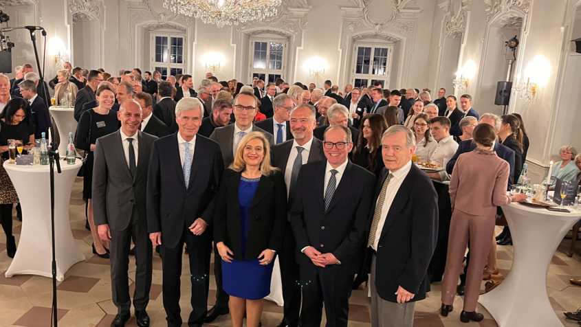 Rund 200 Gästen aus Politik, Wirtschaft, Medien, Kultur und ...