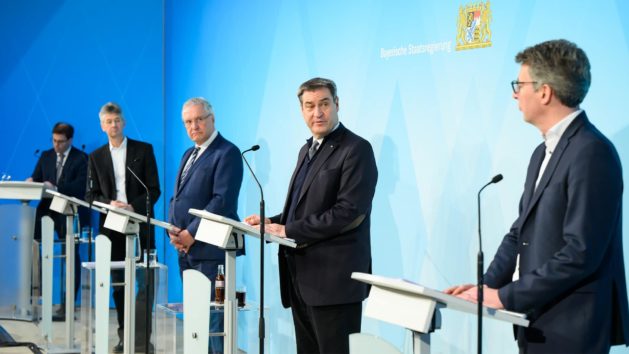 Pressekonferenz mit Kultusminister Prof. Dr. Michael Piazolo, MdL, Innenminister Joachim Herrmann, MdL, Ministerpräsident Dr. Markus Söder, MdL, und Wissenschaftsminister Markus Blume, MdL.