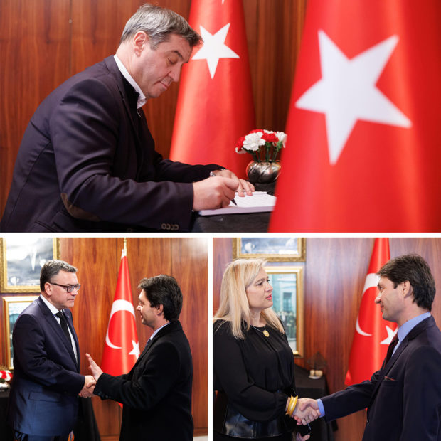 Ministerpräsident Dr. Markus Söder, MdL (oben), Staatsminister Dr. Florian Herrmann, MdL (unten links), und Staatsministerin Melanie Huml, MdL (unten rechts), haben sich in das Kondolenzbuch im Generalkonsulat der Republik Türkei eingetragen.