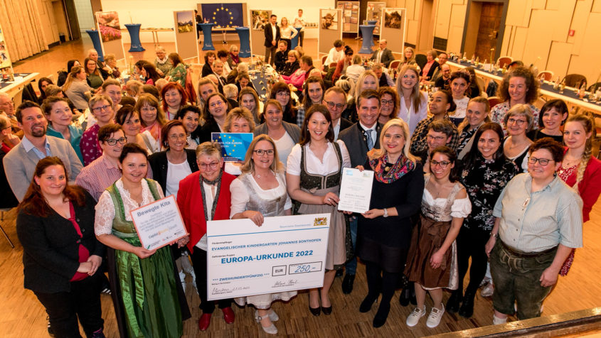 Europaministerin Melanie Huml, MdL: „Das ist in der heutigen Zeit wichtiger denn je und deshalb gratuliere ich dem Kindergarten Johannis ganz herzlich.“