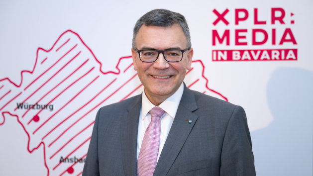 In der Bayerischen Repräsentanz in Prag: Medienminister Dr. Florian Herrmann, MdL, beim Empfang von XPLR: MEDIA in Bavaria anlässlich der Radiodays.