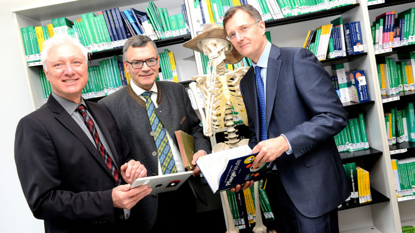Staatsminister Dr. Florian Herrmann, MdL (Mitte), besucht die Elvesier GmbH in München.