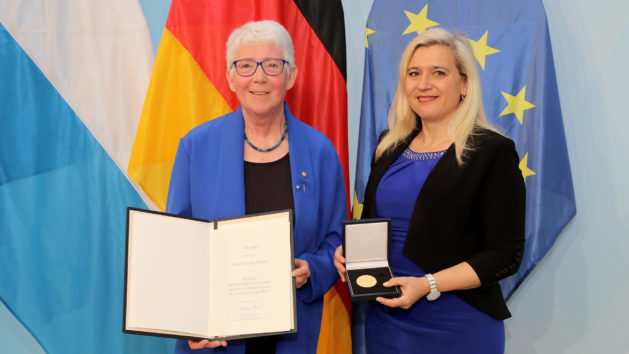 Cornelia Halder und Europaministerin Melanie Huml.