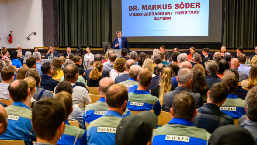 Ministerpräsident Dr. Markus Söder während der Betriebsversammlung der Wacker Chemie AG in Burghausen.