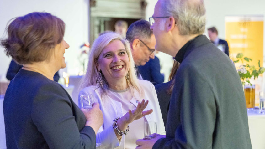 „Bayern und das Vereinigte Königreich verbinden langjährig gute und vertrauensvolle Beziehungen. Auch nach dem Brexit bleibt es für Bayern ein zentraler Partner – sowohl politisch als auch wirtschaftlich.“ - Europaministerin Melanie Huml.