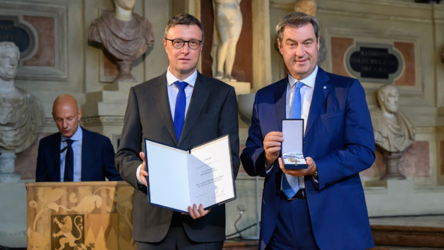 Präsident der Max-Planck-Gesellschaft, Prof. Dr. Patrick Cramer (links), und Ministerpräsident Dr. Markus Söder (rechts).