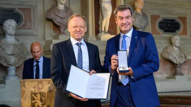 Präsident des ifo Instituts, Prof. Dr. Dr. h.c. Clemens Fuest (links), und Ministerpräsident Dr. Markus Söder (rechts).