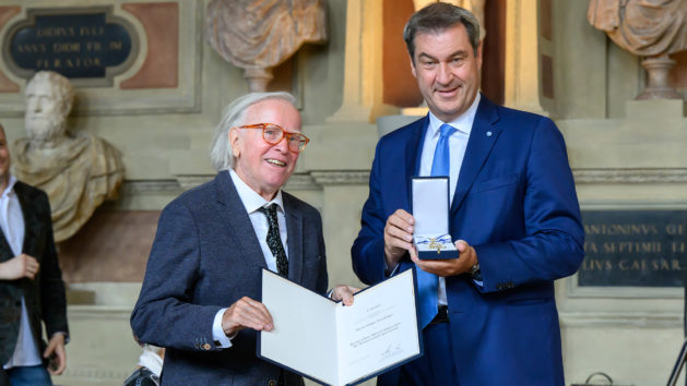 Saxophonist, Filmmusik-Komponist und Produzent Klaus Doldinger (links) und Ministerpräsident Dr. Markus Söder.