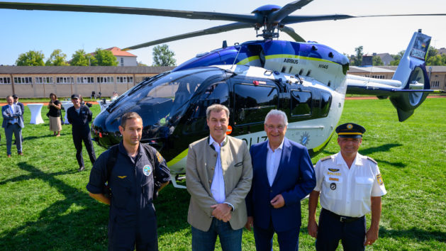 "Wir haben in Bayern die niedrigste Kriminalitätsrate und höchste Aufklärungsquote – und das soll so bleiben. Deshalb haben wir so viele Polizisten wie nie und investieren viel Geld in modernste Ausstattung." - Ministerpräsident Dr. Markus Söder.