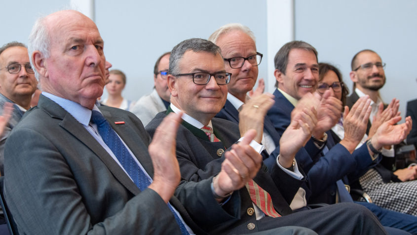 Der Präsident der Handwerkskammer für München und Oberbayern, Franz Xaver Peteranderl, Staatsminister Dr. Florian Herrmann und der Geschäftsführer der Handwerkskammer für München und Oberbayern, Dr. Frank Hüpers (v.l.n.r.).