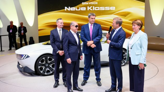 Eröffnung der IAA Mobility 2023 unter anderem mit Bundesverkehrsminister Volker Wissing, Bundeskanzler Olaf Scholz, Ministerpräsident Dr. Markus Söder, der Vorstandsvorsitzende der BMW Group, Oliver Zipse, und VDA-Präsidentin Hildegard Müller (v.l.n.r.).