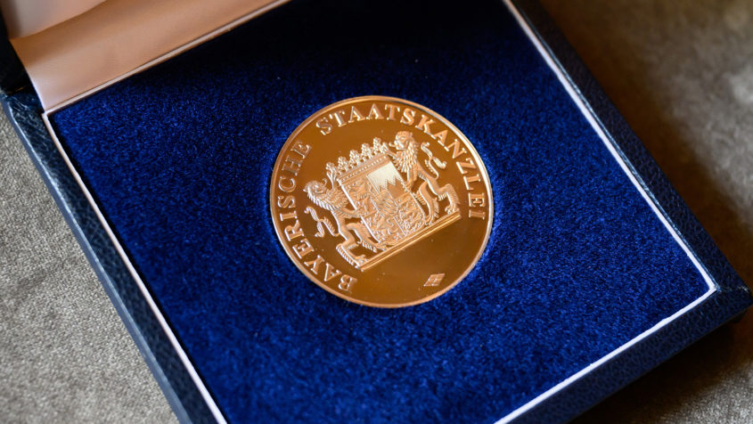 230918_Verleihung der Medaille für Verdienste um die Zivil-Militärische Zusammenarbeit_FR_4 Mit der Medaille für Verdienste um die Zivil-Militärische ...