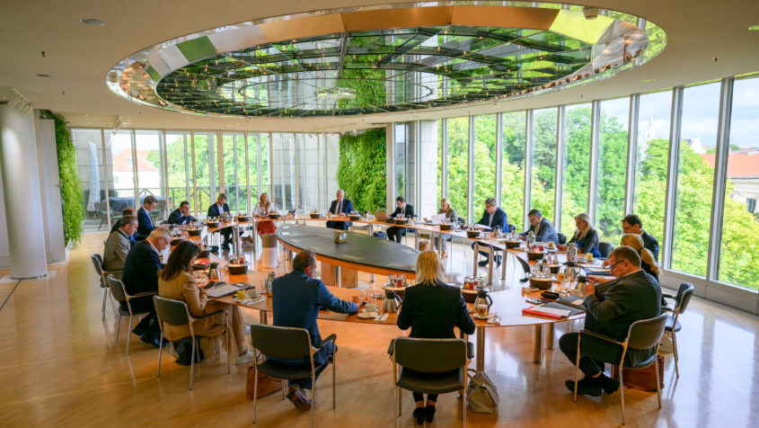 Das Kabinett befasst sich in seiner Sitzung am 19. September 2023 insbesondere mit dem Thema Bürokratieabbau.