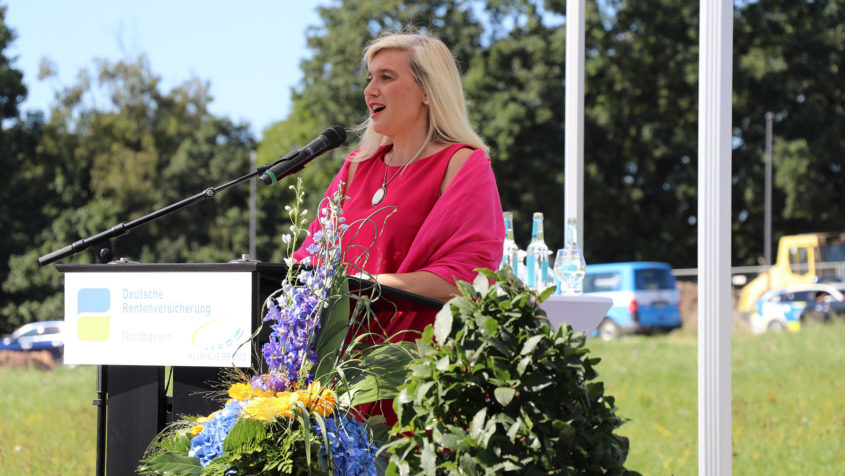 Staatsministerin Melanie Huml hält eine Rede. © DRV Nordbayern