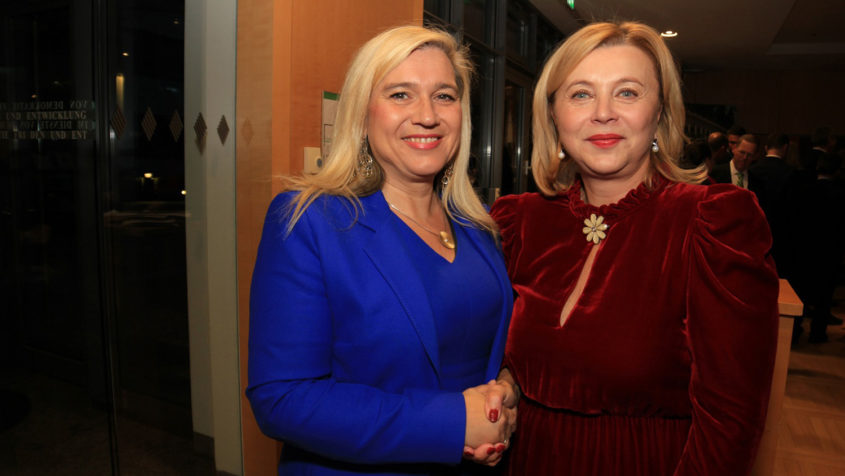 Europaministerin Melanie Huml (links) und die tschechische Generalkonsulin Ivana Červenková (rechts). © Generalkonsulat der Tschechischen Republik