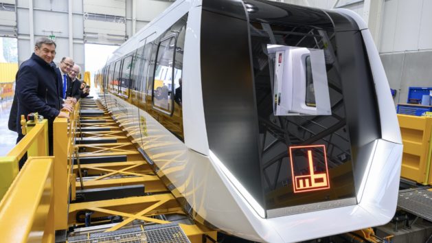 Ministerpräsident Dr. Markus Söder zur Magnetschwebebahn TSB: "Mit einer Spitzengeschwindigkeit von bis zu 150 km/h ist diese insbesondere für Strecken im ÖPNV konzipiert."
