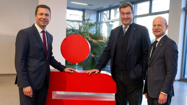 Amtswechsel beim Sparkassenverband Bayern (v.l.n.r.): Der neue Präsident Matthias Dießl, Ministerpräsident Dr. Markus Söder und der bisherige Präsident Prof. Dr. Ulrich Reuter.