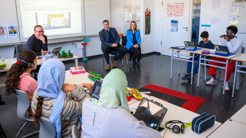 231207_Schulbesuch zum Thema Lernen mit Tablets_FR_2 Ministerpräsident Dr. Markus Söder: