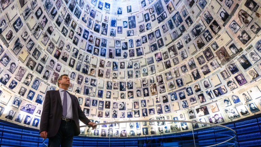 Ministerpr&auml;sident Dr. Markus S&ouml;der besucht die Holocaust-Gedenkst&auml;tte Yad Vashem.