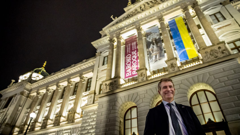 Besuch in Tschechien: Europaminister Eric Beißwenger vor dem Nationalmuseum in Prag.