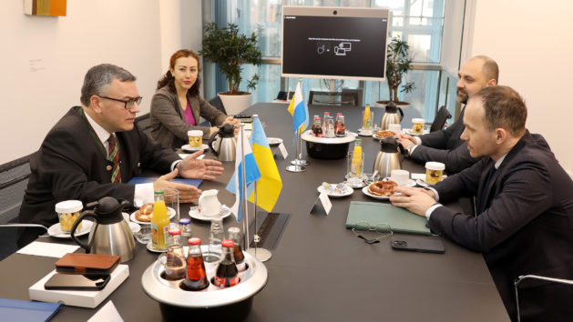 Im Gespräch: Staatsminister Dr. Florian Herrmann (links) und der ukrainische Justizminister Denys Maliuska (rechts).