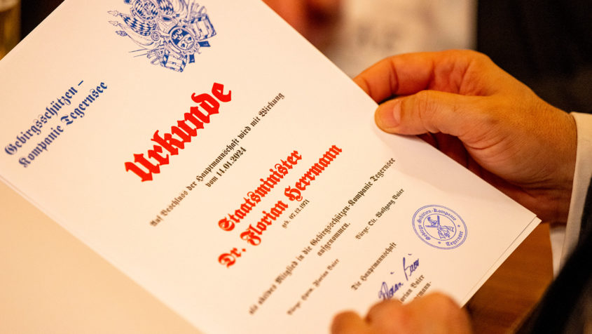 Staatsminister Dr. Florian Herrmann: 