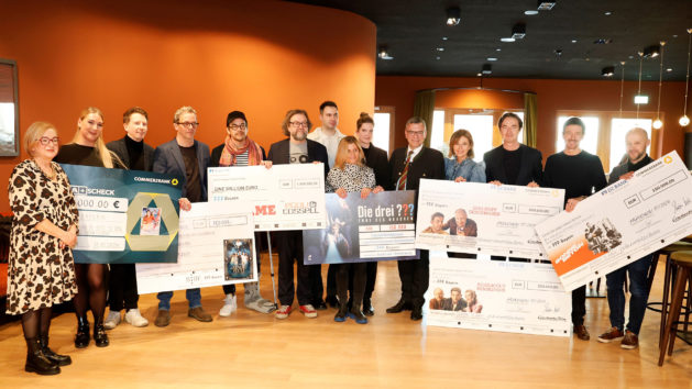 Medienminister Dr. Florian Herrmann beim 15. FFF Presse Lunch in München: "Filmförderung wirkt: Beim Presse Lunch des FFF Bayern haben sieben erfolgreiche Projekte ihre Förderung zurückgezahlt. Im vergangenen Jahr gab es Förderzusagen von insgesamt 41,4 Millionen Euro. Das ist starker Rückenwind für eine Branche, die mit ihrer Arbeit in der Herzkammer der Demokratie unterwegs ist." © FFF Bayern / Kurt Krieger
