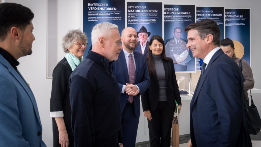 Der Bürgermeister der Stadt Charkiw, Ihor Terechow (3. von ...