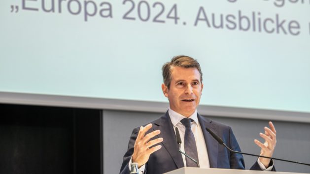 Bei der Präsidiumssitzung der IHK für München und Oberbayern hält Europaminister Eric Beißwenger einen Impulsvortrag.
