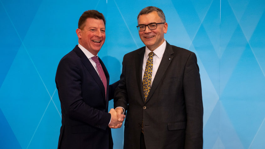 Staatskanzleiminister Dr. Florian Herrmann (rechts) und der ...