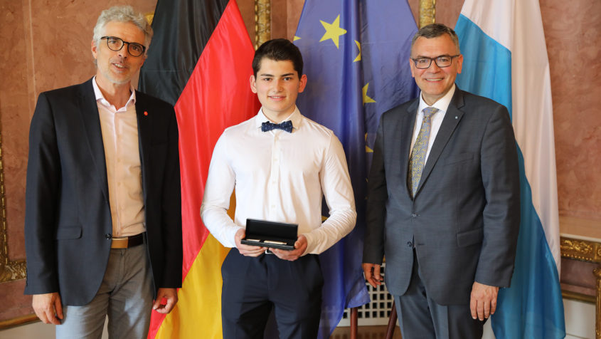 Mit seinem Projekt "Innovative Entwicklung eines umweltfreundlichen VTOL-Flugzeugmodells" siegte Ediz Osman im Bereich "Technik".