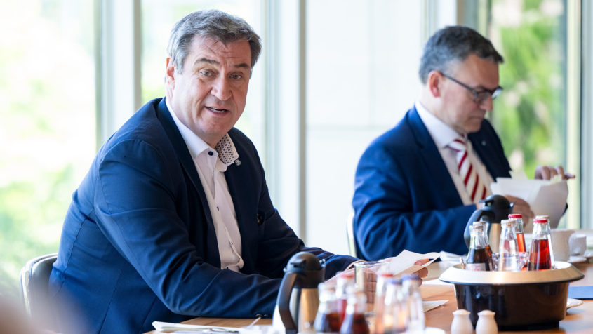 Ministerpr&auml;sident Dr. Markus S&ouml;der leitet die Sitzung des Ministerrates.