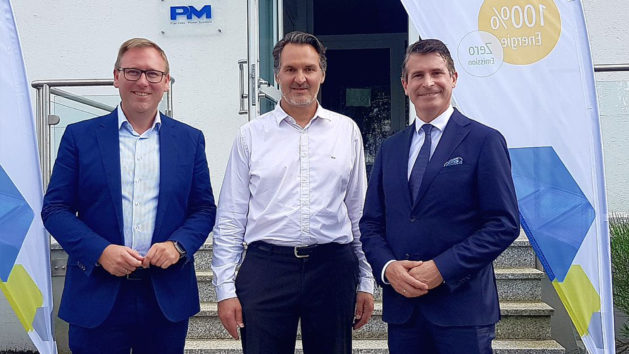 Besuch bei der Proton Motor Fuel Cell GmbH: MdL Benjamin Miskowitsch, der Director Governmental Affais and Communication bei der Proton Motor Fuel Cell GmbH, Manfred Limbrunner, und Europaminister Eric Beißwenger (v.l.n.r.). © Proton Motor Fuel Cell GmbH