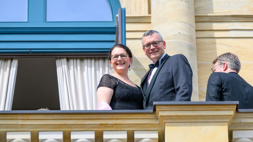 Staatskanzleiminister Dr. Florian Herrmann mit Renate Thalhammer-Herrmann ...