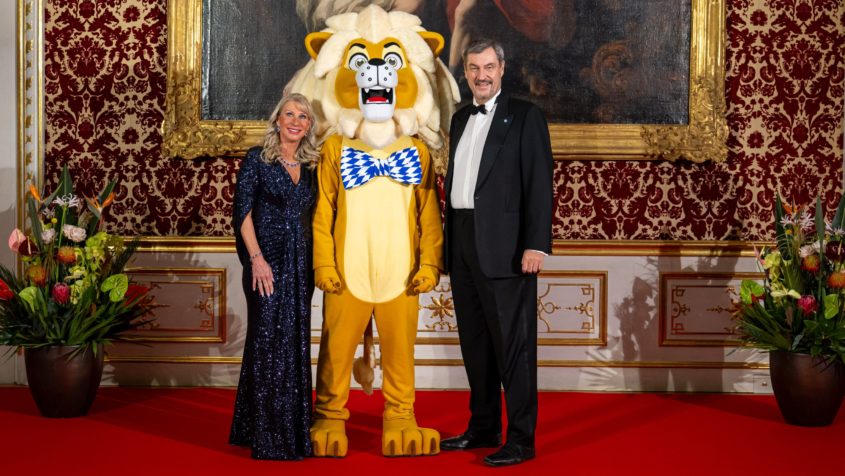 Ministerpräsident Dr. Markus Söder und Karin-Baumüller-Söder ...