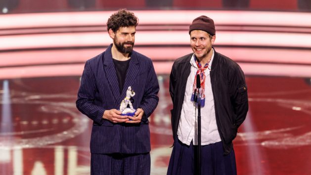 Der Dokumentarfilmpreis teilen sich Hans Block und Moritz Riesewieck für „Eternal You“.