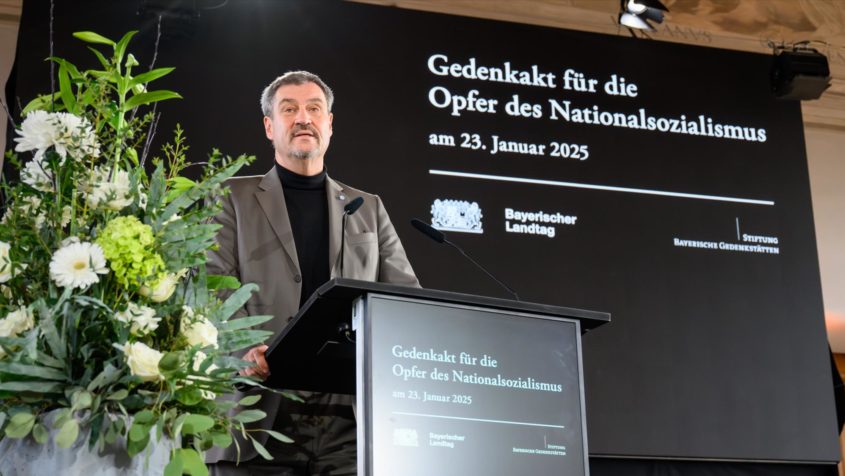 Ministerpr&auml;sident Dr. Markus S&ouml;der beim Gedenkakt f&uuml;r die Opfer des Nationalsozialismus im Festsaal des Schlosses Dachau.