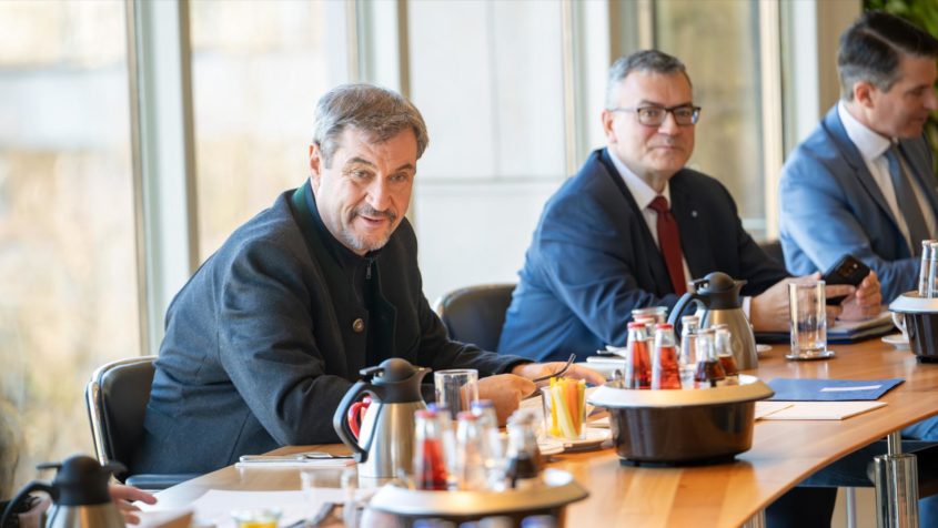Ministerpräsident Dr. Markus Söder leitet die Sitzung des Ministerrates.