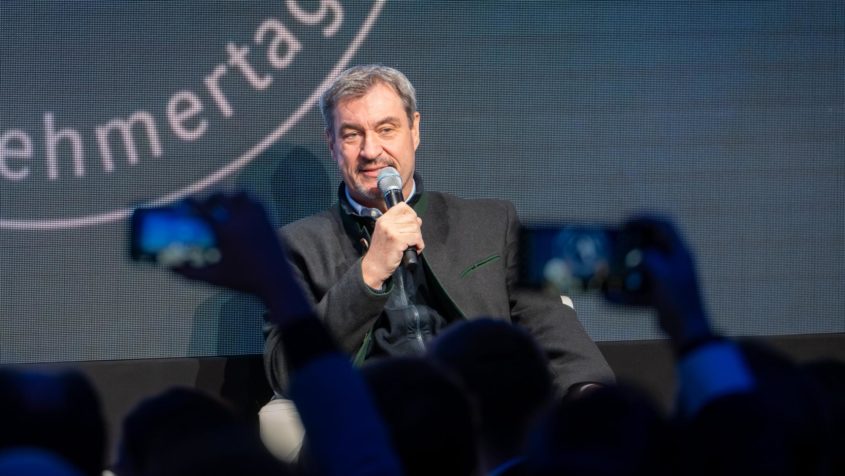Ministerpräsident Dr. Markus Söder: "Die Welt verändert sich und Deutschland muss dabei sein! Deutschland steht vor großen Herausforderungen: Die Wirtschaft läuft schlecht, die transatlantischen Beziehungen sind unsicher und die Bedrohung aus dem Osten wächst."