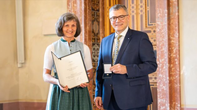 Mit dem Ehrenzeichen des Bayerischen Ministerpräsidenten für Verdienste im Ehrenamt werden u.a. geehrt: Ursula Tafelmayer.