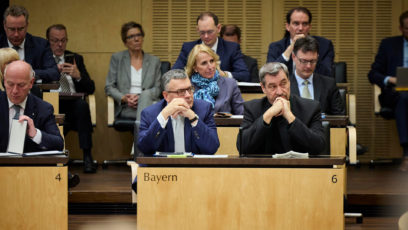In der 1052. Sitzung des Bundesrates in Berlin wird unter anderem das Gesetz zur Änderung des Grundgesetzes behandelt.
