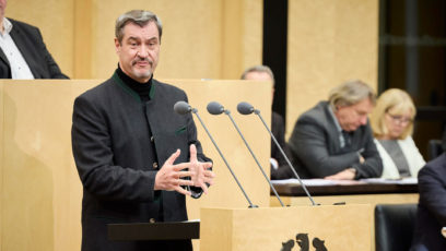 Ministerpräsident Dr. Markus Söder zur 1052. Sitzung des Bundesrates: "Historische Entscheidung im Bundesrat: Deutschland ist wieder da. Mit dem heutigen Tag stärken wir die Bundeswehr ganz massiv und erneuern die Infrastruktur unseres Landes. Das ist ein starkes Bekenntnis aus der gesamten Mitte der Demokraten unseres Landes. Deutschland wird wieder wehrfähig und kann sich selbst schützen."