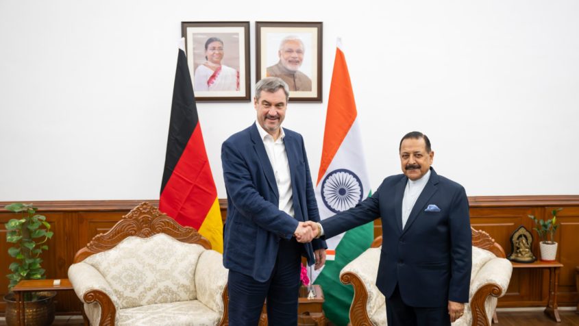 Ministerpräsident Dr. Markus Söder, links mit dem Minister für Wissenschaft, Technologie und Geowissenschaften der Republik Indien, Dr. Jitendra Singh, rechts.