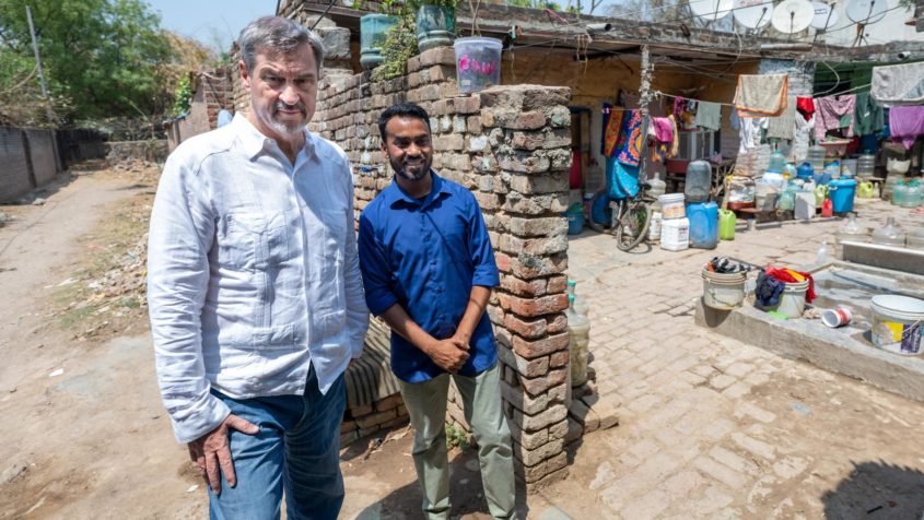 Ministerpräsident Dr. Markus Söder nach seinem Besuch des Sozialprojekts "Sunshine Project": "Mit Erfolg: Ehemalige Kinder des Projekts haben inzwischen tolle Jobs und manche haben sogar Deutsch gelernt. Dieses wichtige Sozialprojekt unterstützen wir als Freistaat Bayern sehr gern."