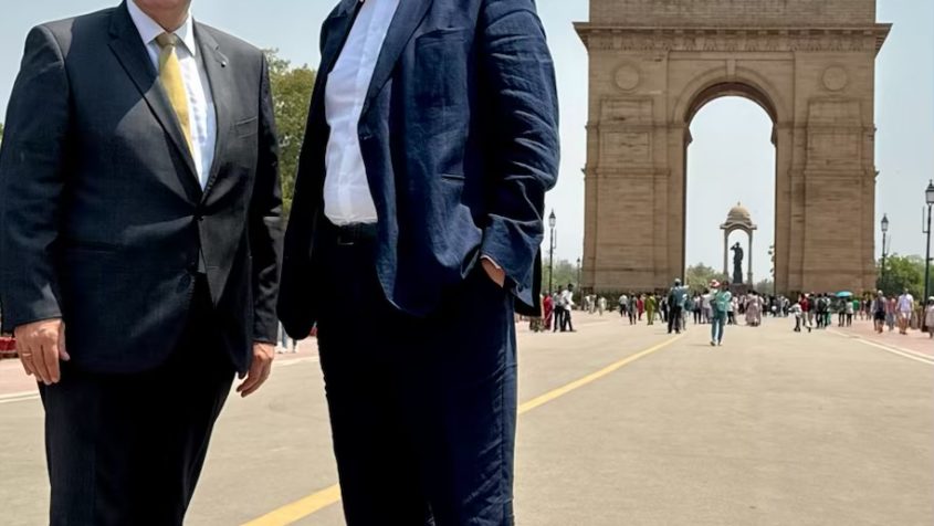 Staatsminister Dr. Florian Herrmann, links, und Ministerpräsident Dr. Markus Söder, rechts, in Delhi.